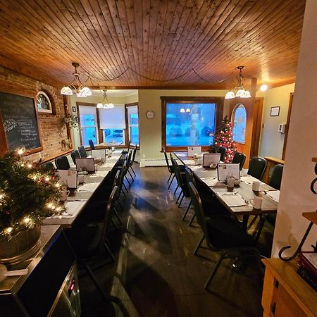 auberge les deux tours Chicoutimi Extérieur photo