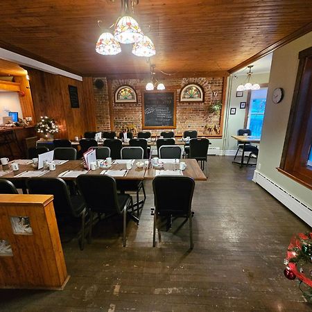 auberge les deux tours Chicoutimi Extérieur photo