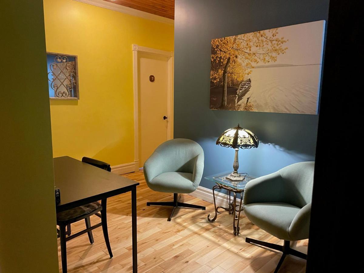 auberge les deux tours Chicoutimi Extérieur photo