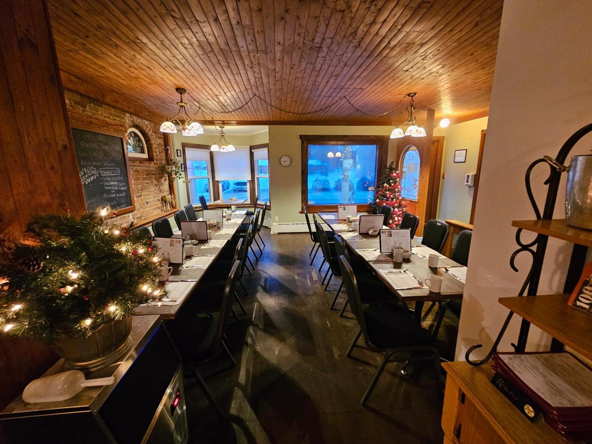 auberge les deux tours Chicoutimi Extérieur photo